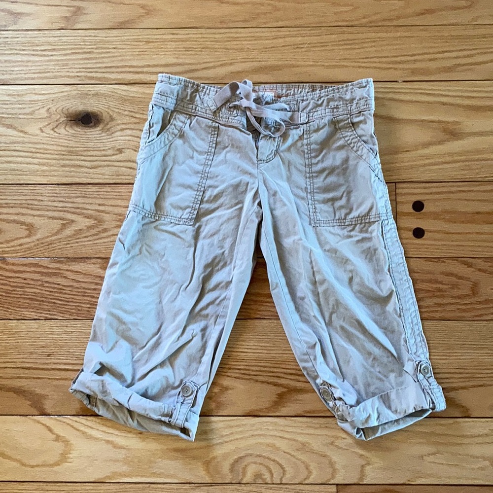 Khaki cargo capris